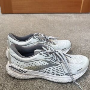 Brooks Women's white Running Shoes